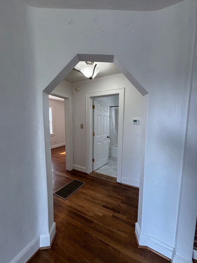 Building Photo - $500 OFF first months rent********950 Morgan Avenue -One Level Living with 2 bedrooms and 2 baths