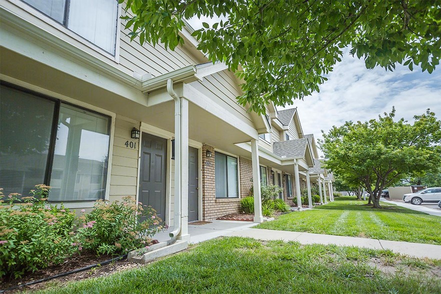 Primary Photo - Cross Creek Apartments and Townhomes