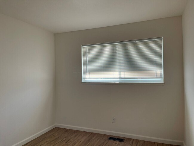 Building Photo - Newly renovated 3/2 Home in Quiet Neighbor...