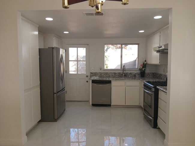 Building Photo - Stylish, Secure, and Pet-Friendly 3-Bedroo...