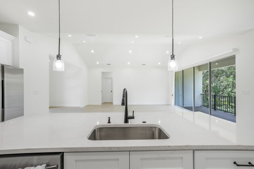 Building Photo - 36473 Piney Ridge Blvd