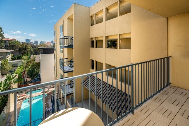 Building Photo - Beautiful Bankers Hill 2 bedroom condo