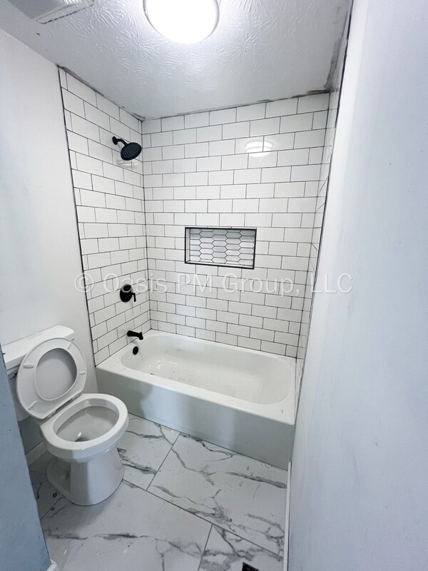 Building Photo - 912 Tellega Ave