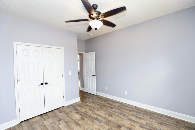 Building Photo - 1855 Beachforest Way