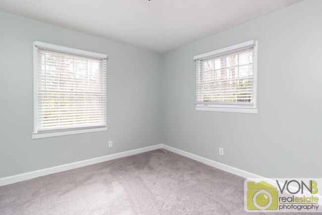 Building Photo - 648 Montclair Dr