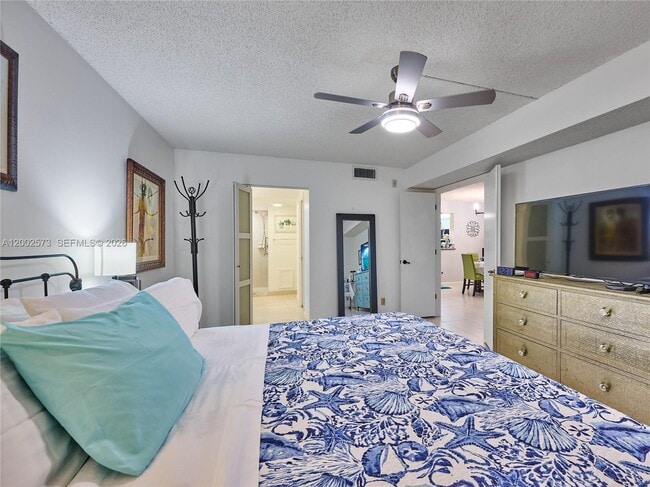 Building Photo - 10143 Mangrove Dr