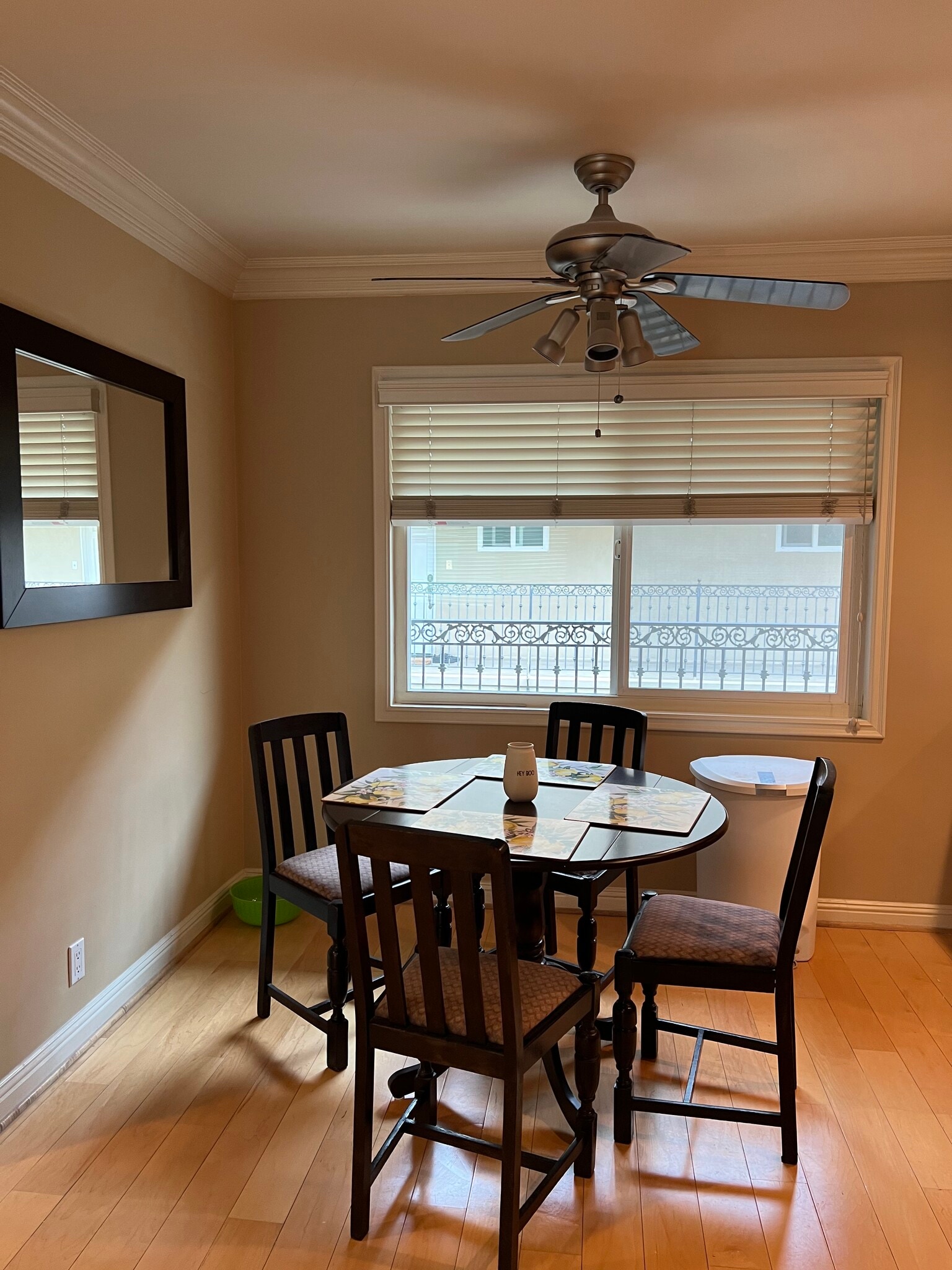 Dining area open floor plan - 11646 Chenault St