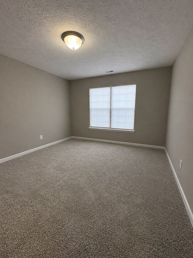 Building Photo - 4 BR WITH OFFICE