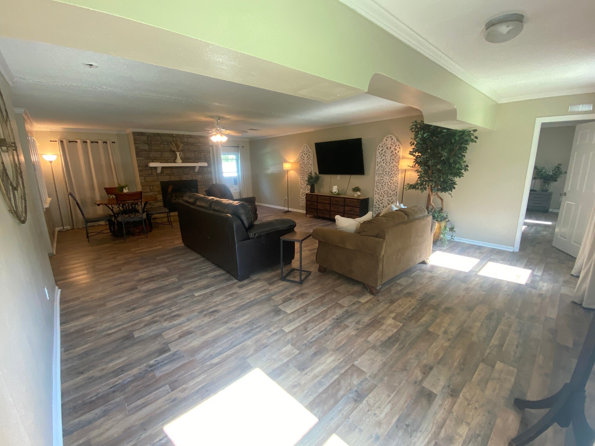 Building Photo - 461 Crewlake Loop