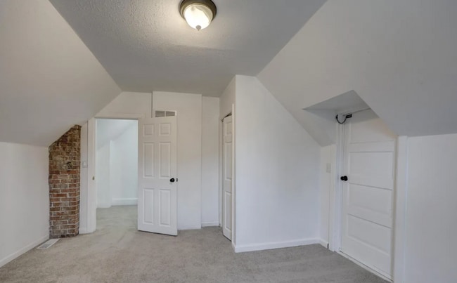 Building Photo - 614 N Wall Ave