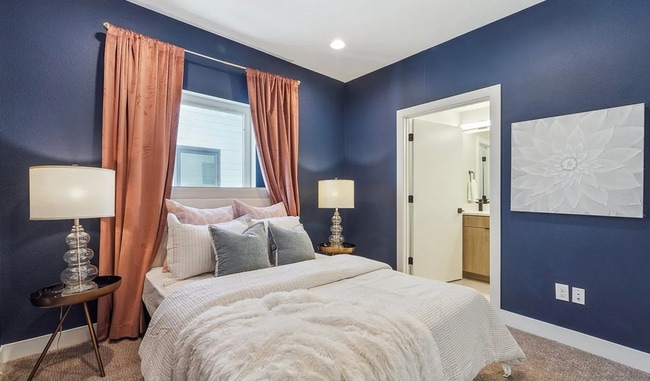 Building Photo - 2870 Tremont Pl