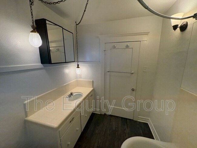 Building Photo - 1410 W Main St