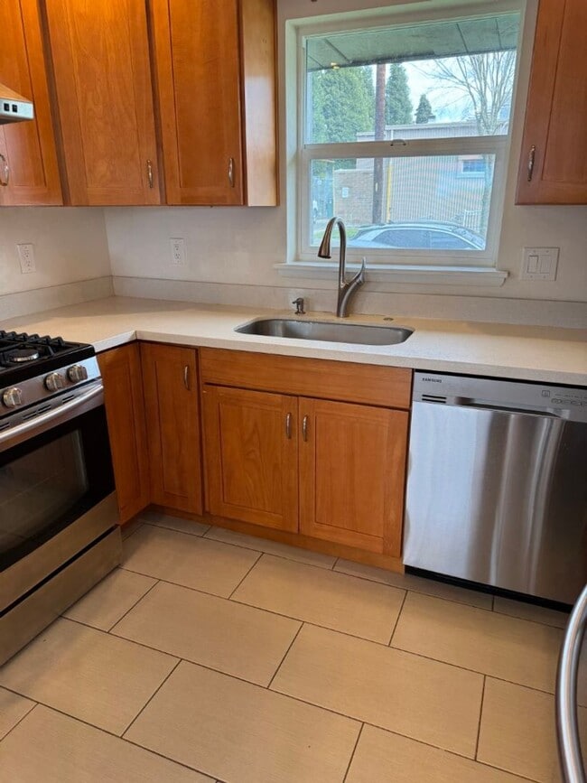 Building Photo - 2bd/1ba Seattle Apartment