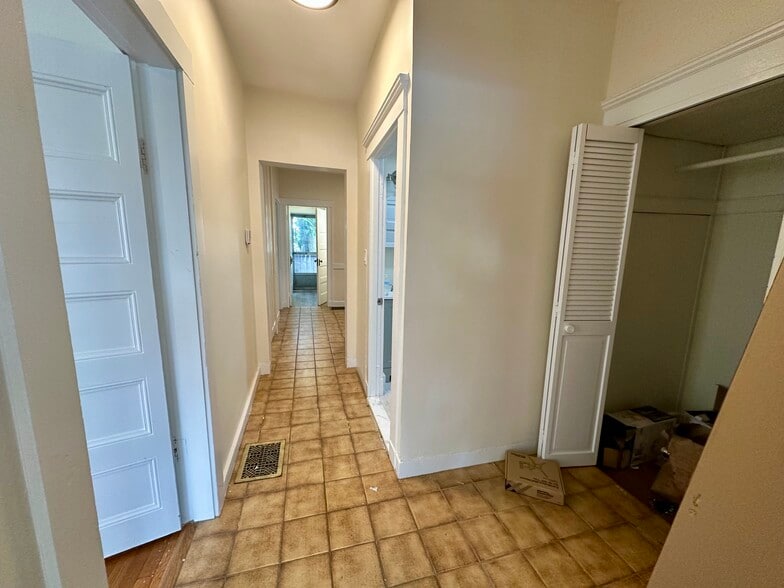 Building Photo - 18 Sawyer Ter