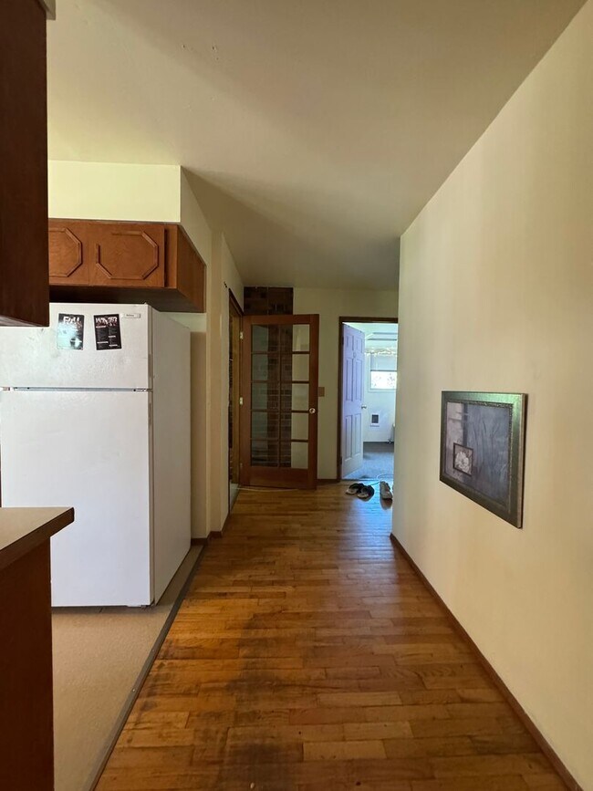 Building Photo - Spacious 5 Bedroom Rental by Park