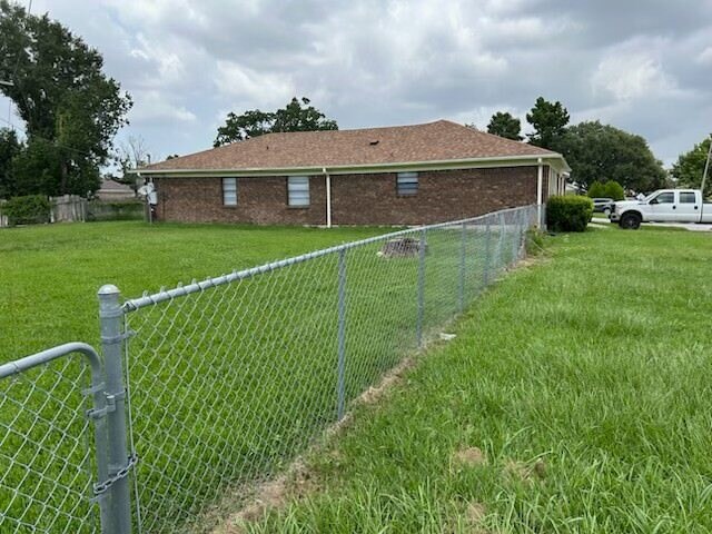 Primary Photo - 2701 Fairfield Ave