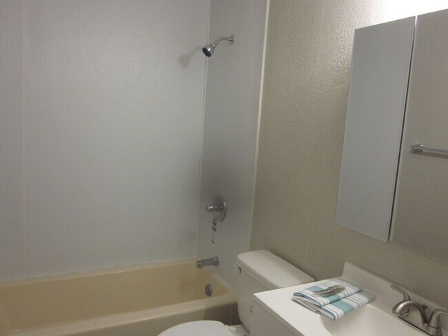 Building Photo - Eastridge Home!