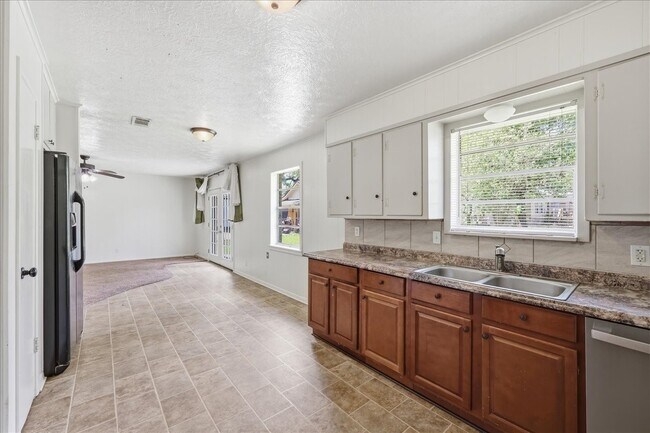 Building Photo - 118 8th Ave