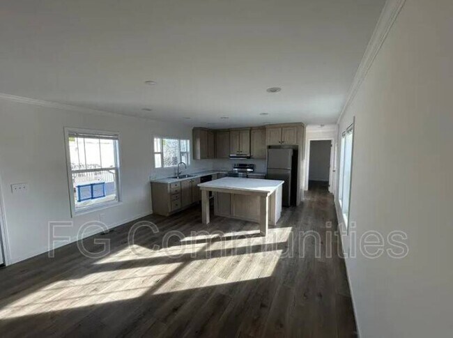 Building Photo - 711 Leasburg Rd