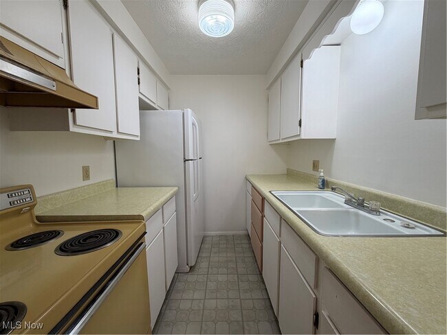 Building Photo - 4107 Orchard Dale Dr NW