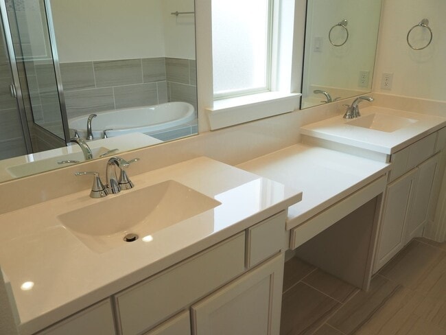 Building Photo - Beautiful 4 Bed 3 Bath Home in Aubrey