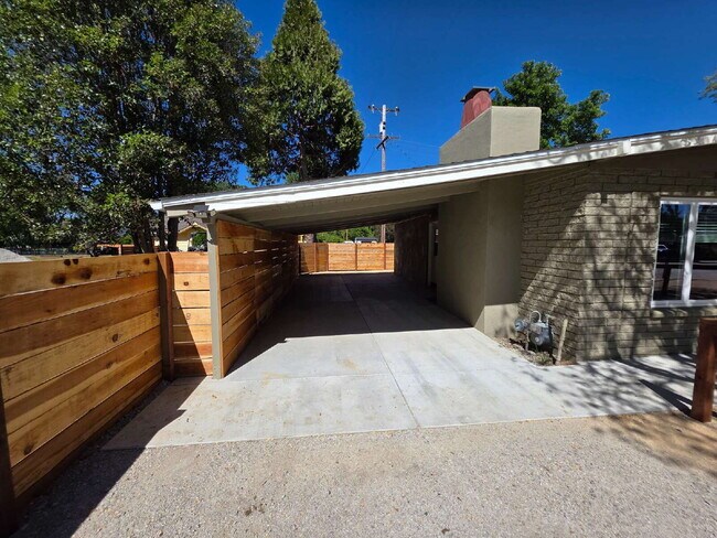 Building Photo - AVAILABLE APRIL - 1 bed, 1 bath renovated units in Atascadero (Santa Margarita)