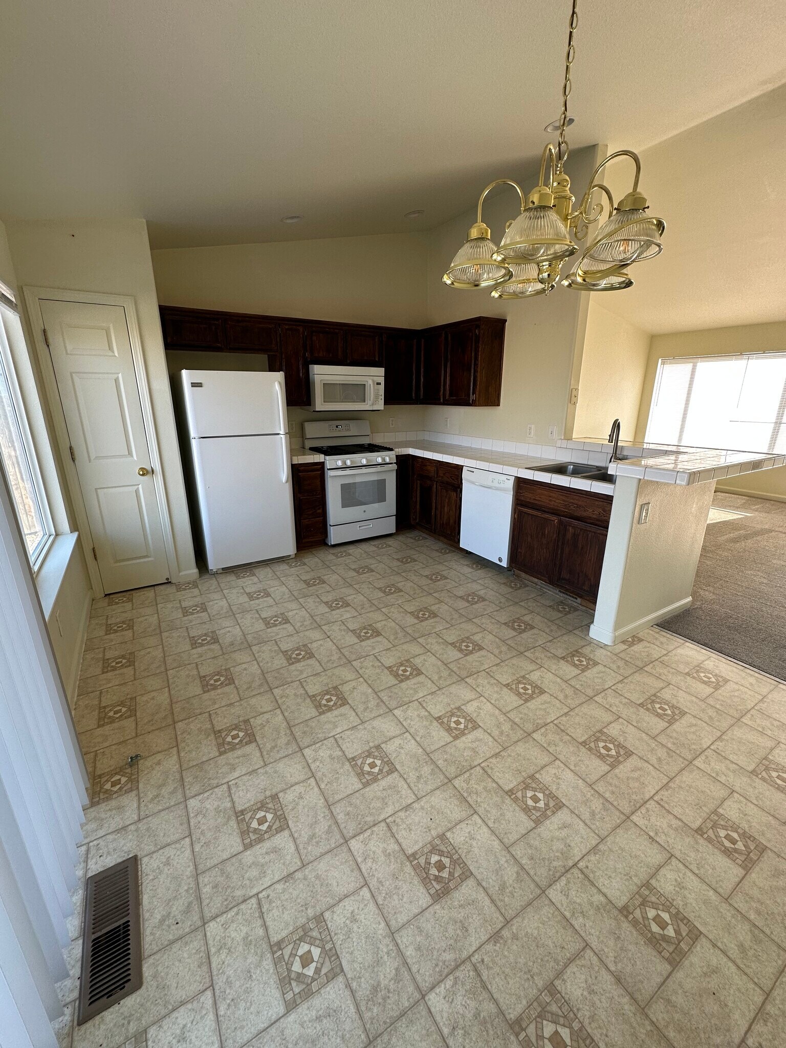 Building Photo - 346 Emigrant Way