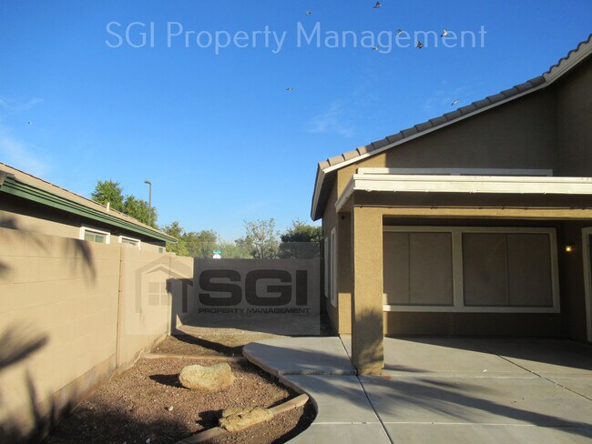 Building Photo - 25575 W Winslow Ave