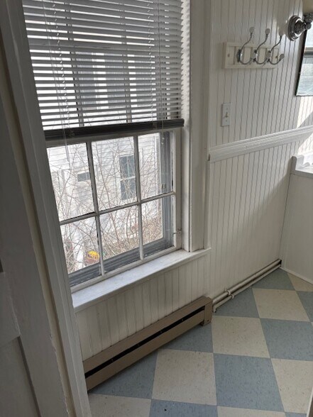 Building Photo - 16 Kinderhook St