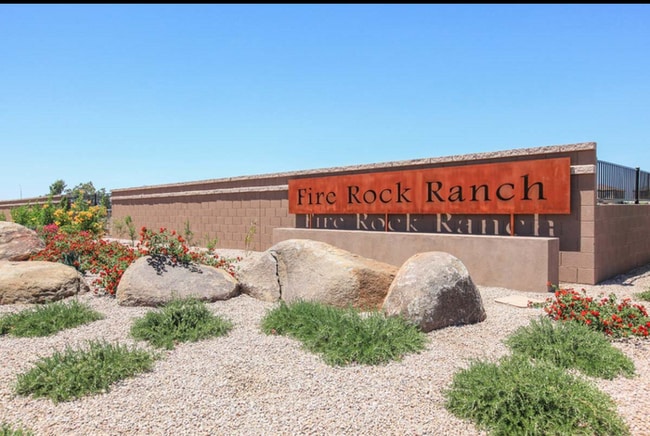 Building Photo - Naturally Well-Lit 4 bed/3 bath Single-Fam...
