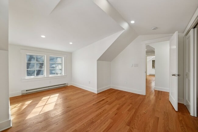 Building Photo - 42 Brookfield Rd