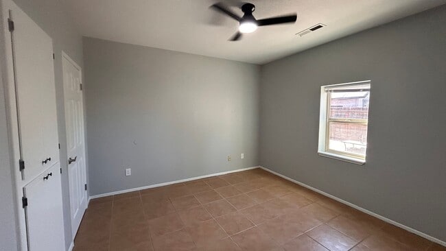 Building Photo - 1337 W Orangeburg Ave