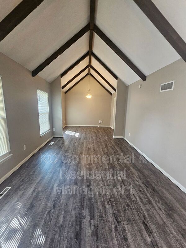 Building Photo - 10013 N Harrison Dr