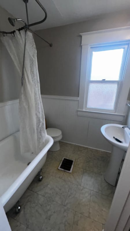 Building Photo - 3010 Wentworth Ave