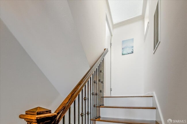 Building Photo - 144 Langton St