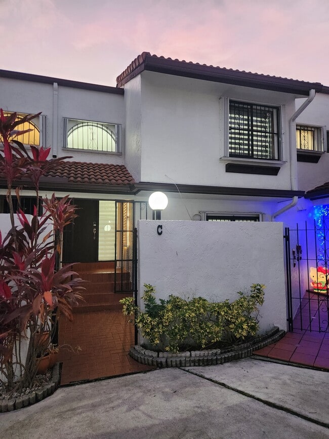 Building Photo - 1461 SW 124th Ct