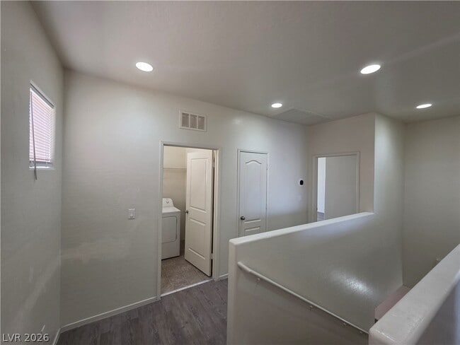 Building Photo - 7510 Perla Del Mar Ave