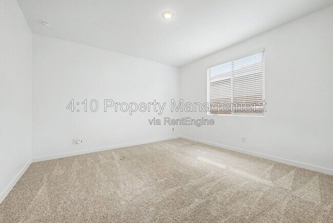 Building Photo - 3241 E Malibu Dr