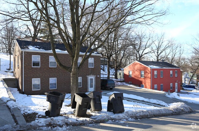 Building Photo - 618-626 Bancroft St