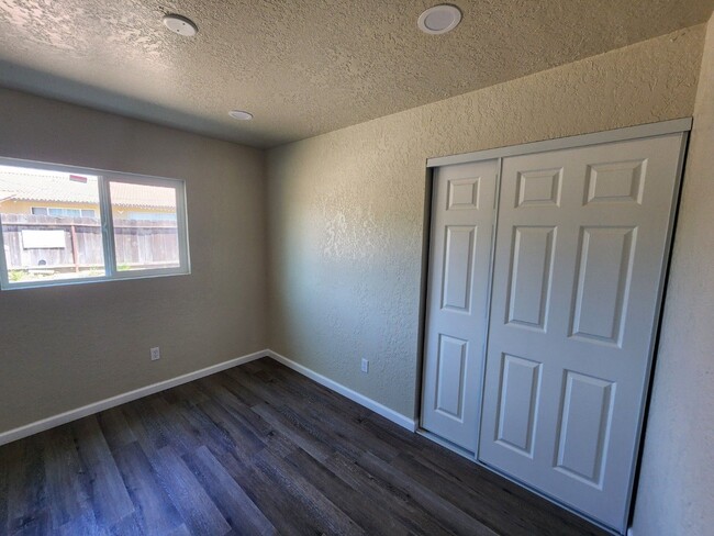 Building Photo - Beautiful Remodled, 4 Bedroom Home!