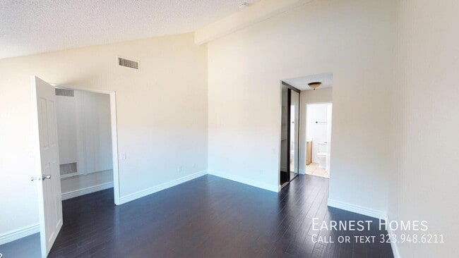 Building Photo - 14401 Plummer St