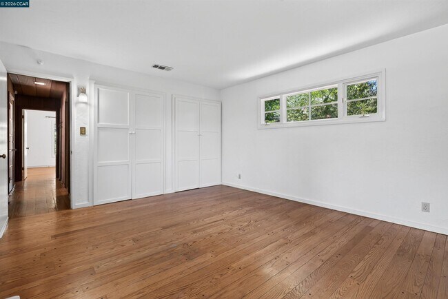 Building Photo - 755 Glenside Dr
