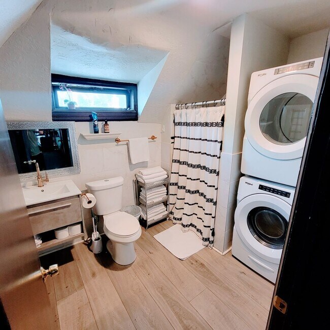 Building Photo - 623 E 100 S