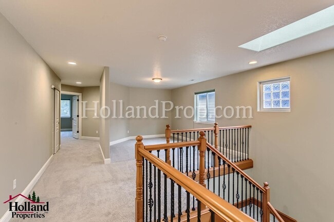 Building Photo - Bright & Spacious 3-Bedroom Hillsboro Home Backing to Green Space!