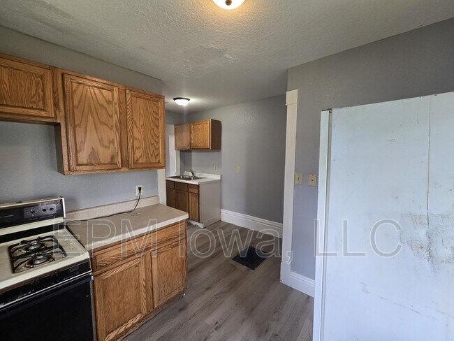 Building Photo - 301 Leland Ave