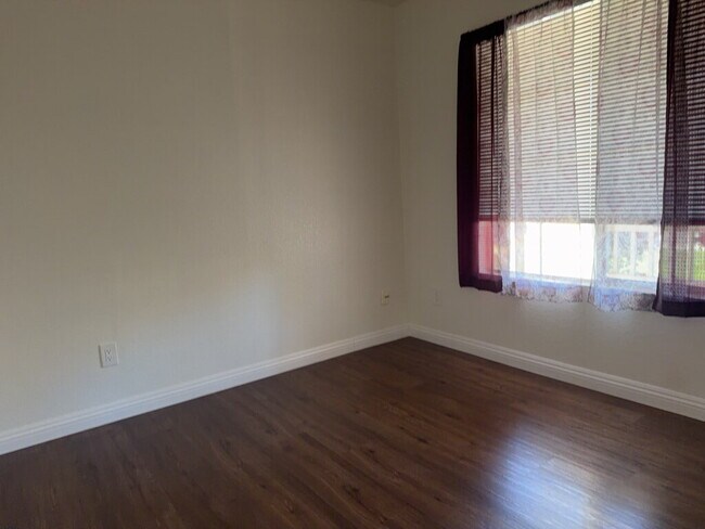 Building Photo - 1037 Milestone Ave