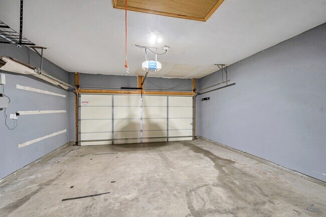 Building Photo - 5 Brooks Ranch Rd