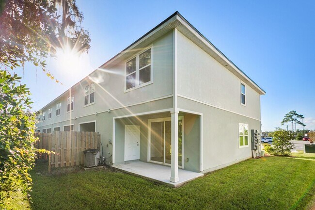 Building Photo - Charming 3-Bedroom Townhome for Rent in Wh...