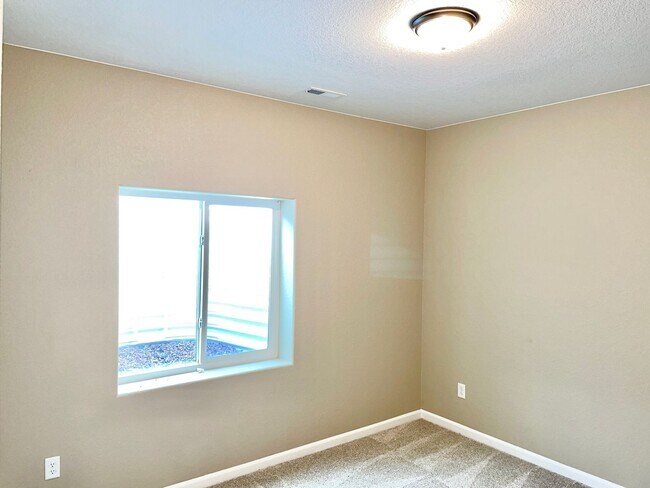 Building Photo - Built in 2021- Stunning 5 Bedroom 4 bath H...