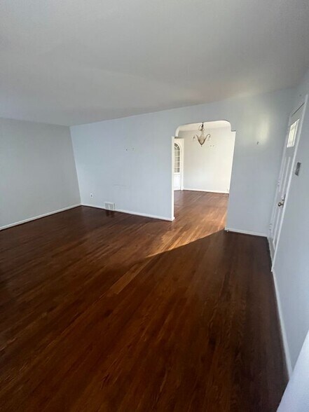 Building Photo - 420 Forest Hills Ave